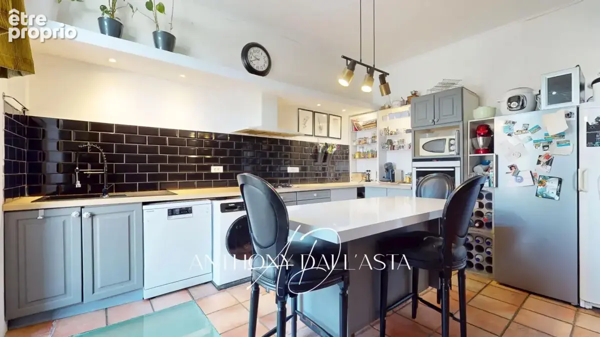 Ensemble immobilier avec appartement de 105 m² avec une grande terrasse, une chambre de bonne et une cave - photo 9