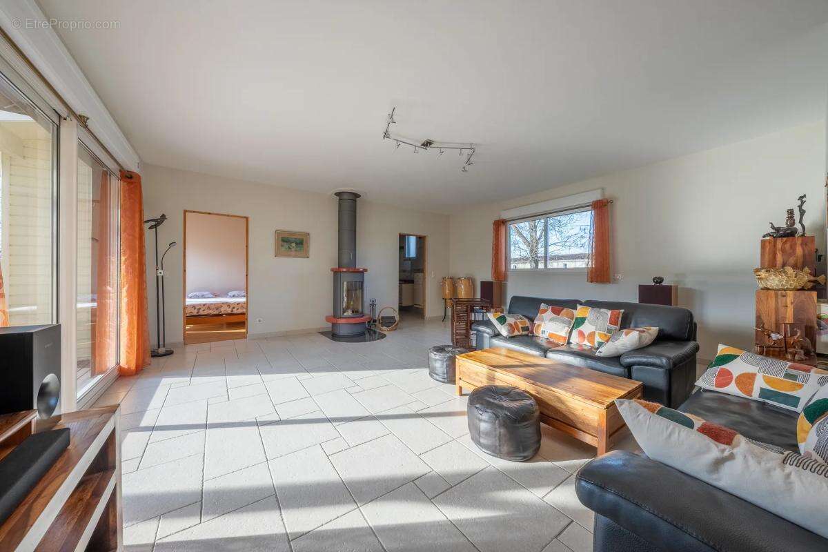 Maison à CUBZAC-LES-PONTS