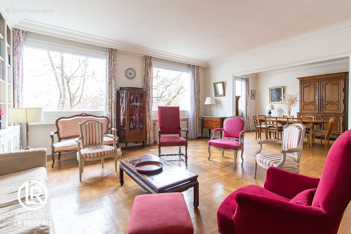 Appartement à PARIS-16E