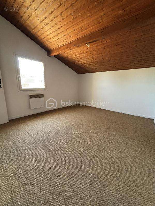 Maison De Caractère en Pierre à rénover De 90m2 -3 Chambres + Bureau - Jardin -Fort Potentiel - photo 5