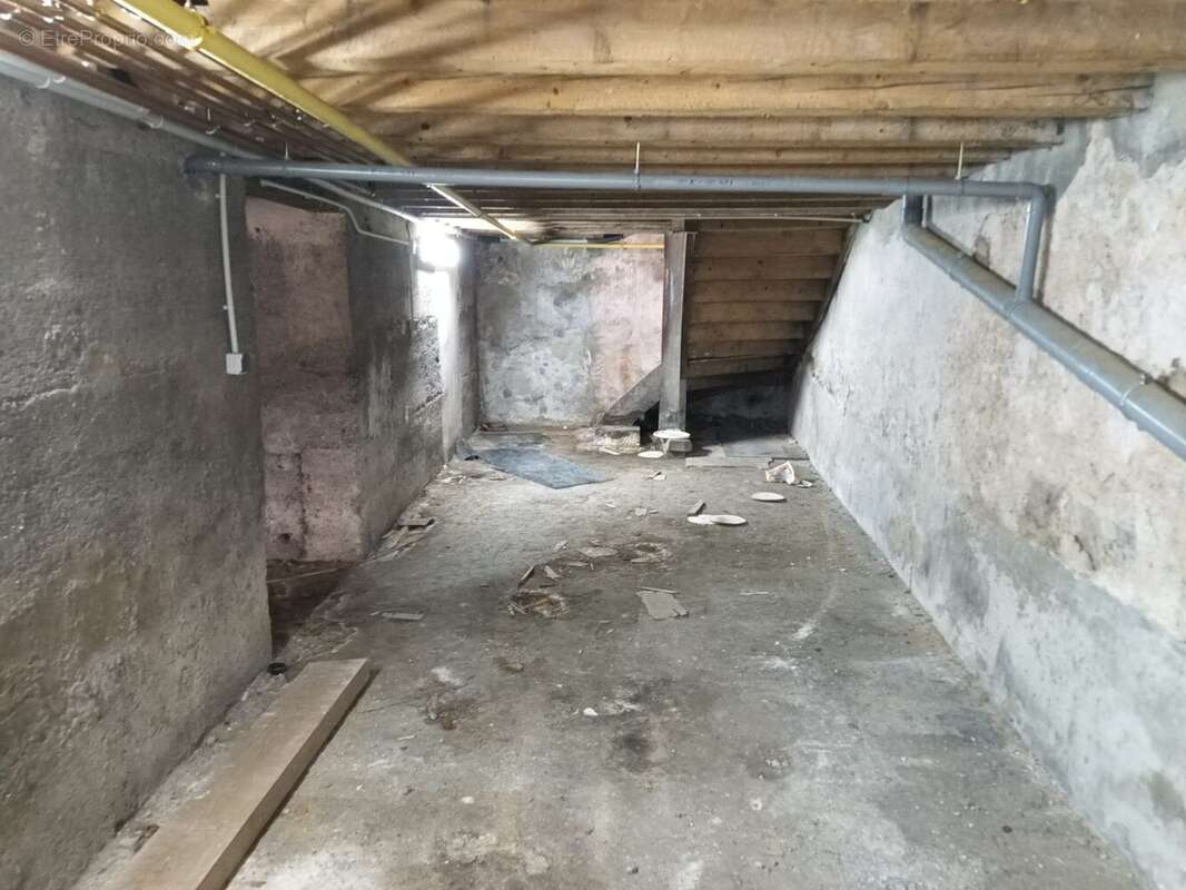 Appartement à COURS-LA-VILLE