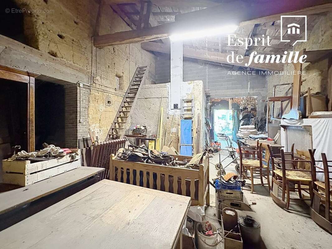 Maison à MONTANAY