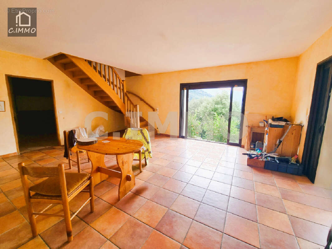 Maison à SAINT-MARTIN-DE-L'ARCON