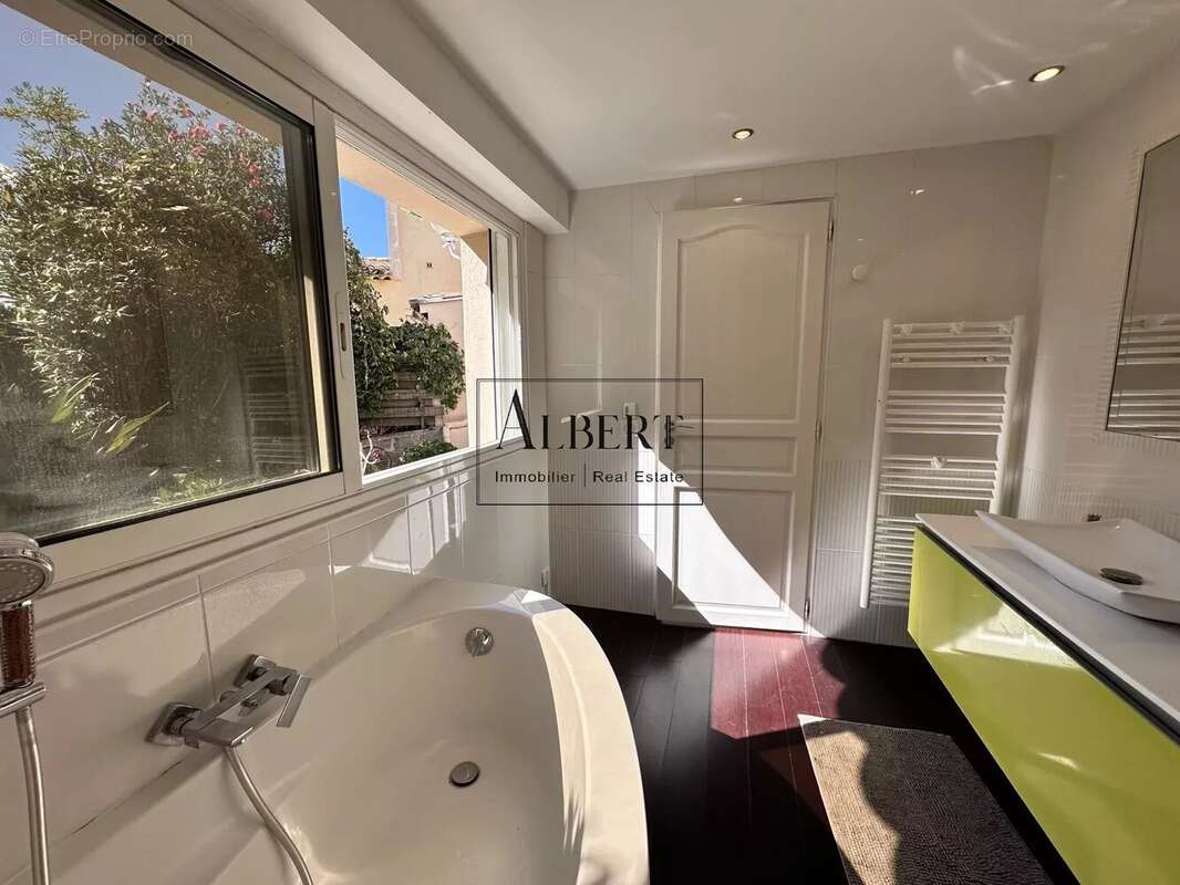 Appartement à LE CANNET