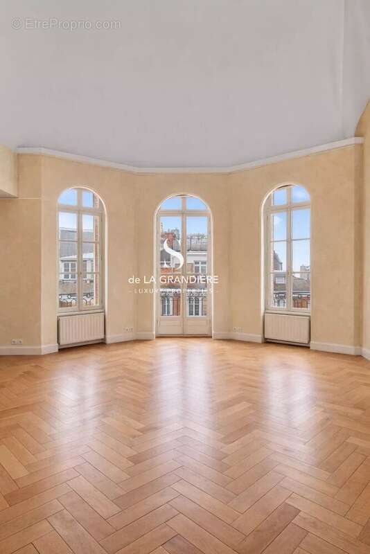 Appartement à PARIS-16E