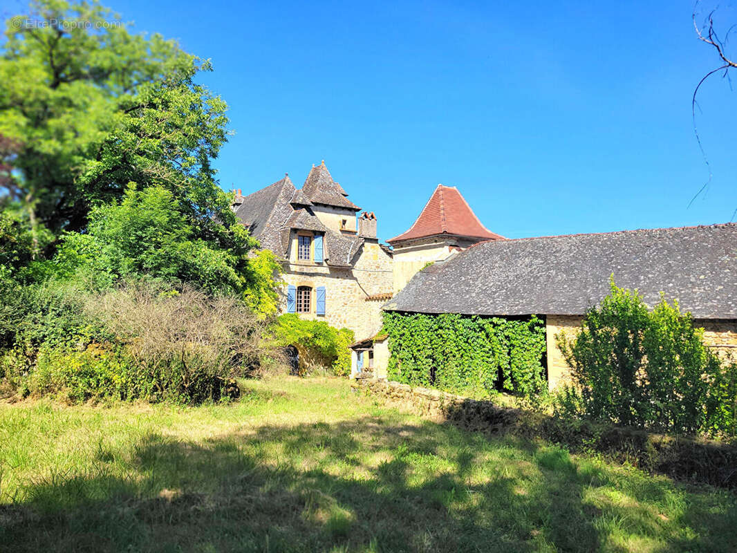 Maison de caractère de 200 m² avec dépendances et terrain de 6 800 m² - photo 6
