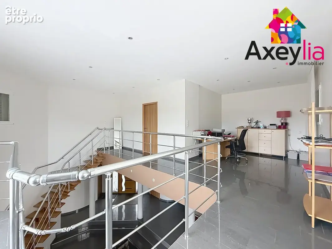 A vendre - riorges - maison contemporaine de 2011 avec cinq chambres, terrain et piscine - photo 19
