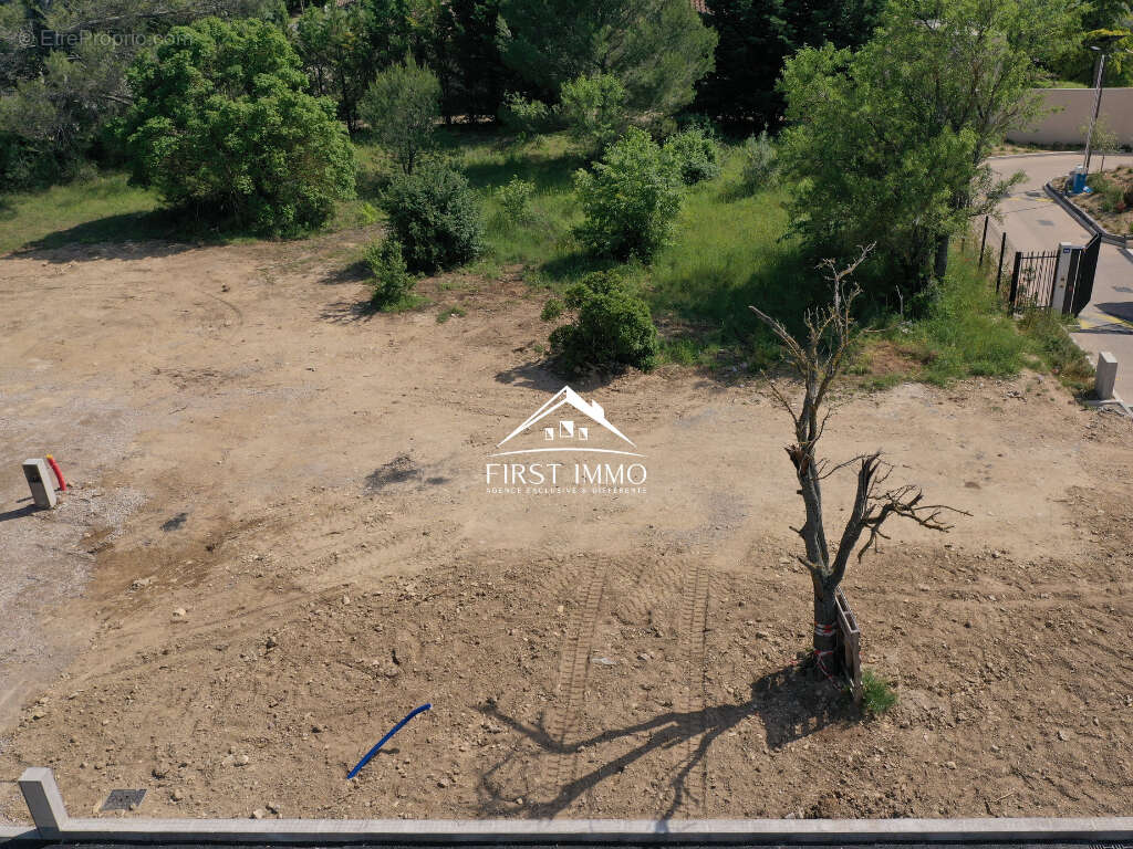 Terrain à VENTABREN