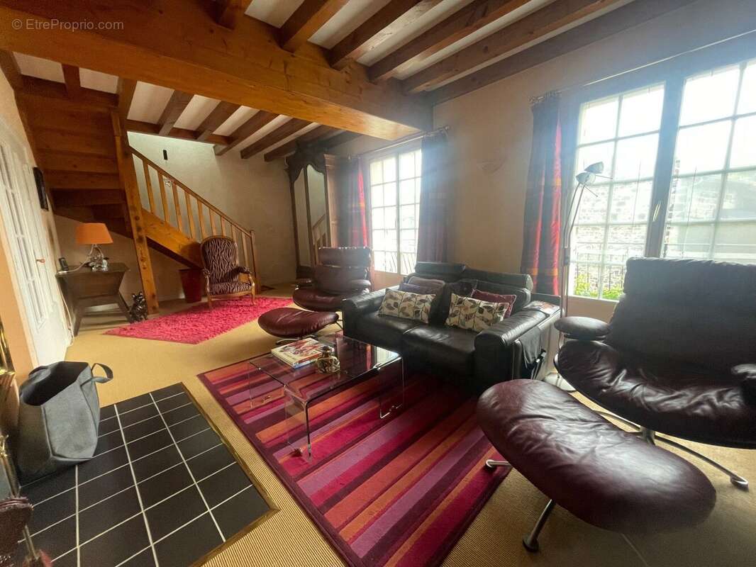 Maison à SAINT-GENES-CHAMPANELLE