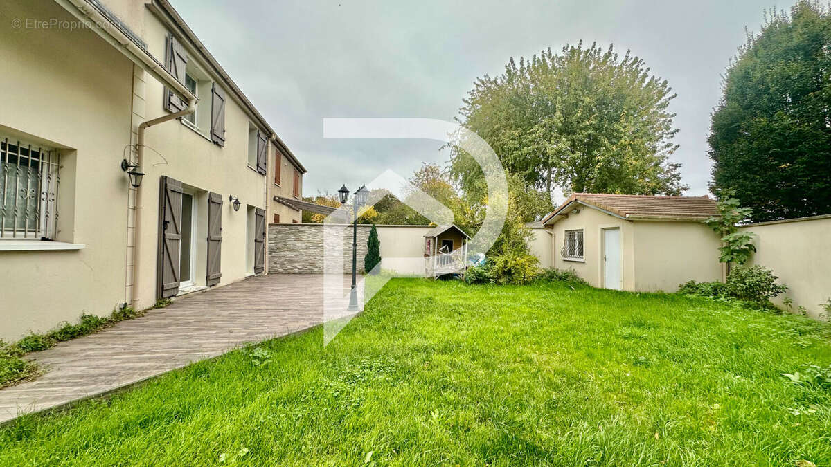 Maison à TREMBLAY-EN-FRANCE