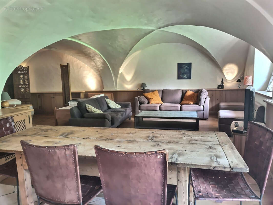 Appartement à LES ALLUES