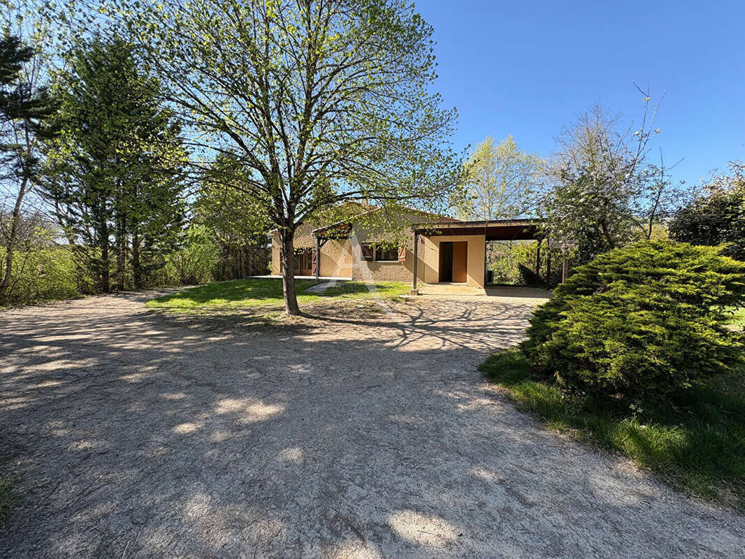 Maison à NEGREPELISSE