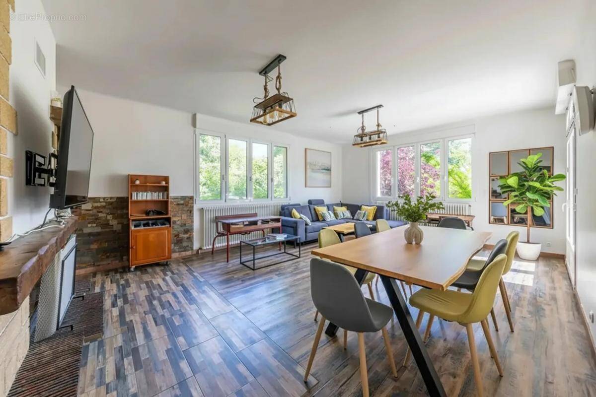 Maison à VARENNES-JARCY