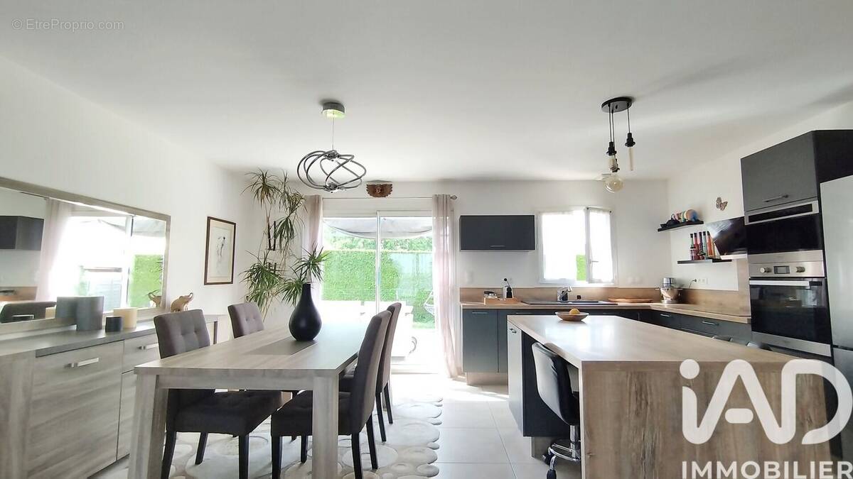 Photo 1 - Maison à MENNEVAL