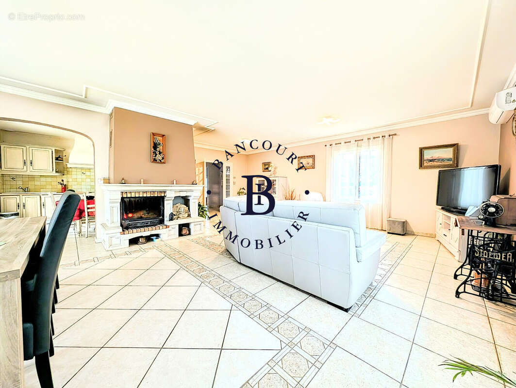 Maison à SAINT-PANTALEON-DE-LARCHE