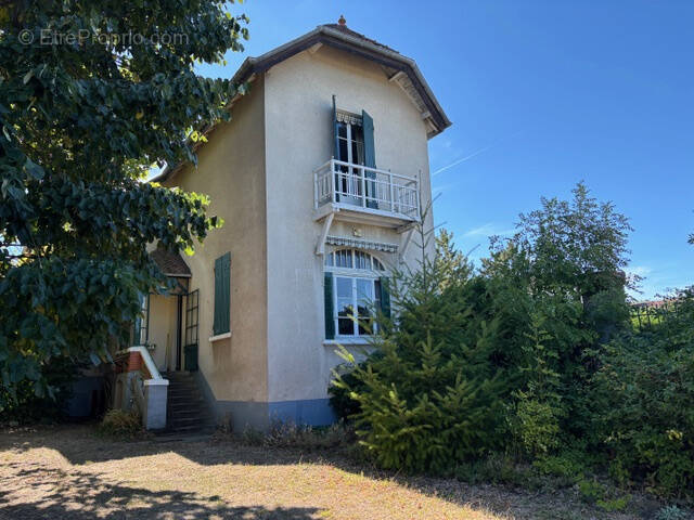 Maison à CHARBONNIERES-LES-BAINS