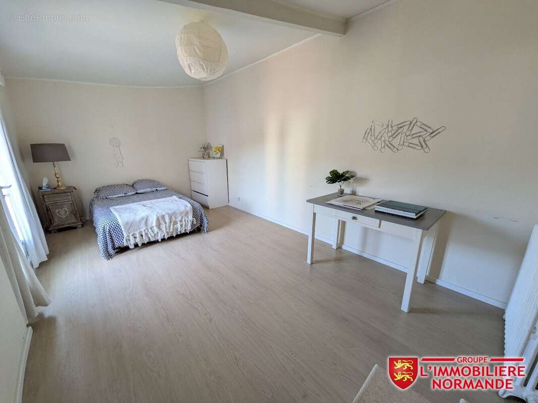 Maison familliale 6 chambres 173m² avec jardin et dépendance. - photo 6