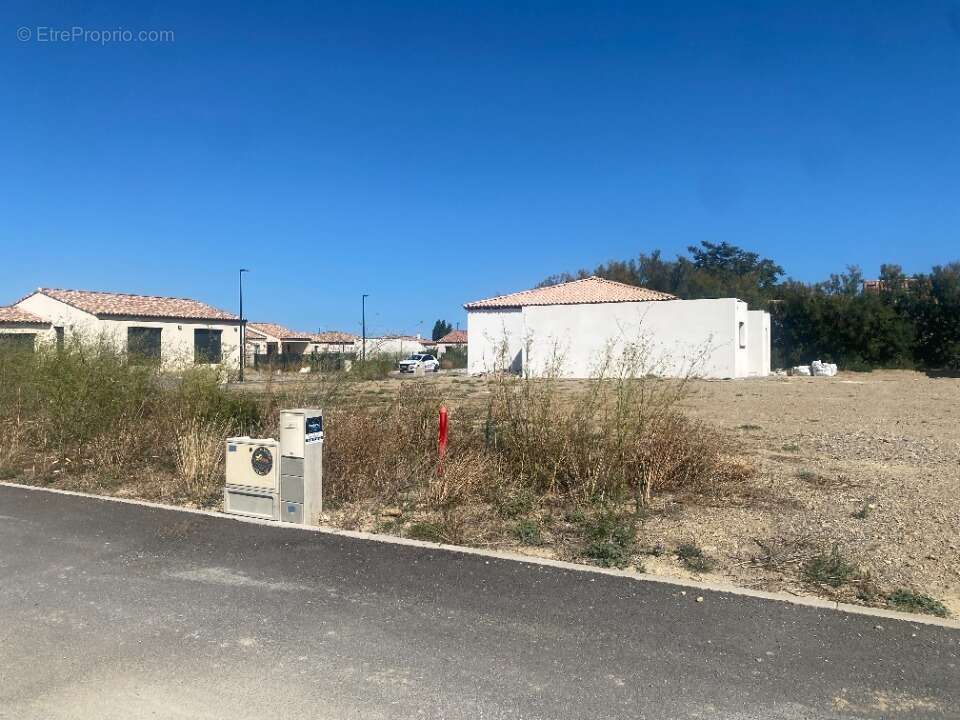 Terrain 404 m² à Roquefort-Des-Corbieres  - photo 2
