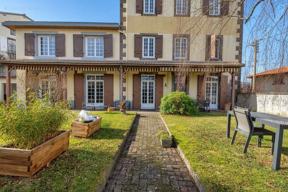 Maison 212 m² à Cournon-D'auvergne  - photo 2