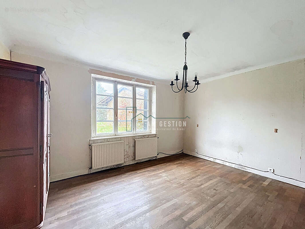 Maison à SAINT-LAURENT-LES-EGLISES