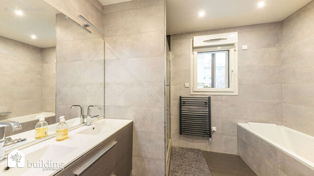 Face Seine - 70m² avec 2 chambres et balcon - photo 16