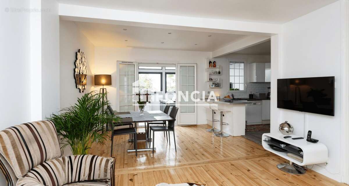 Maison à MONTMORENCY