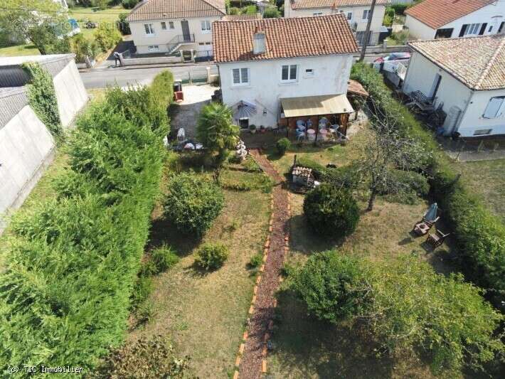 Maison de 3 Chambres dans un Impasse à Charroux - photo 19