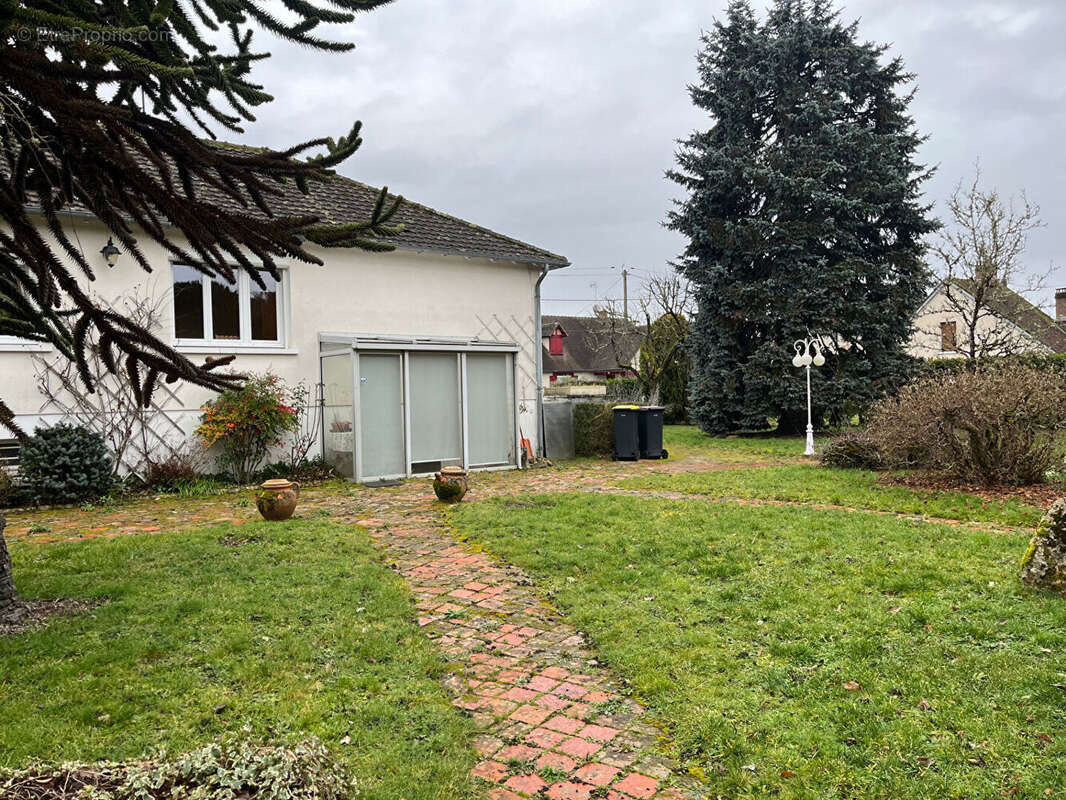 Maison à SELLES-SAINT-DENIS