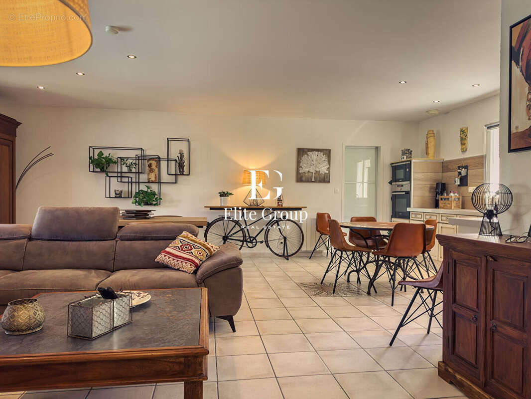 Maison à CHATEAUNEUF-SUR-CHARENTE