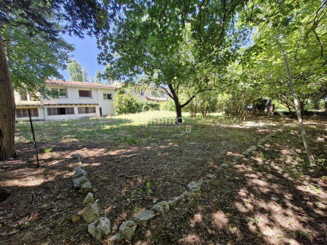 Maison à VILLENEUVE-LA-COMPTAL