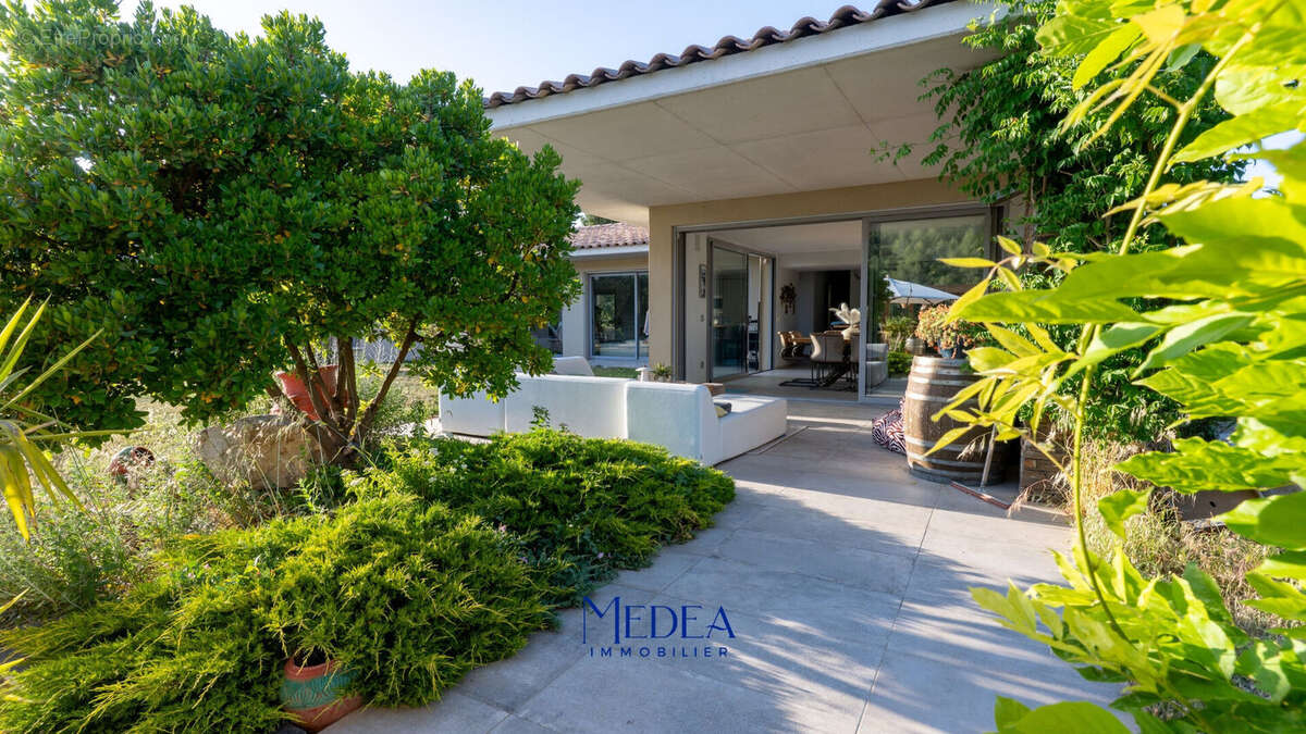 Photo 2 - Maison à ROQUEFORT-LA-BEDOULE