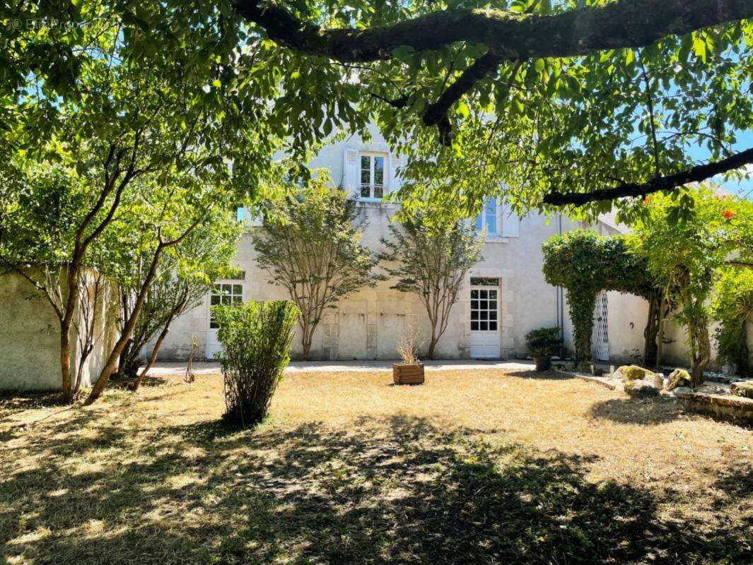 Maison à LA CHAPELLE-SAINT-MESMIN