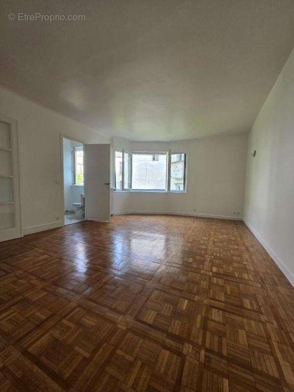 Appartement à PARIS-7E