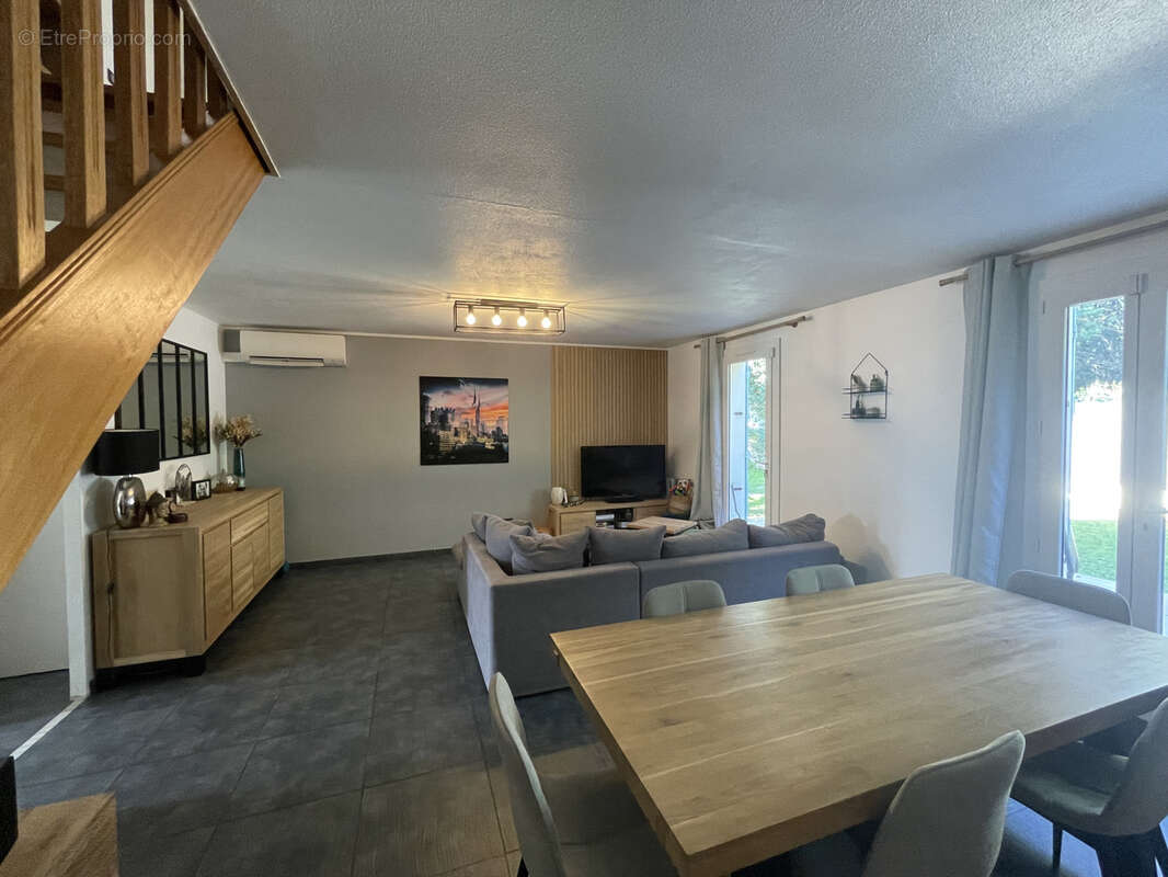 Maison à SIMIANE-COLLONGUE