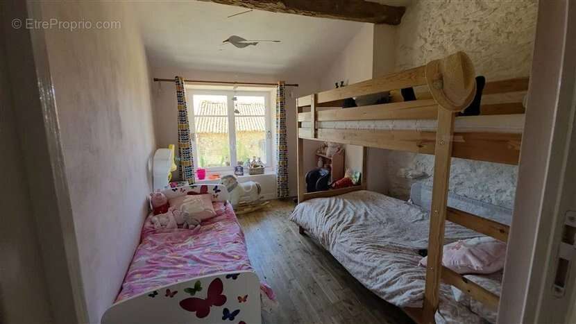 À vendre : maison de campagne de T4, jardins,  granges à Droux (87) - photo 15