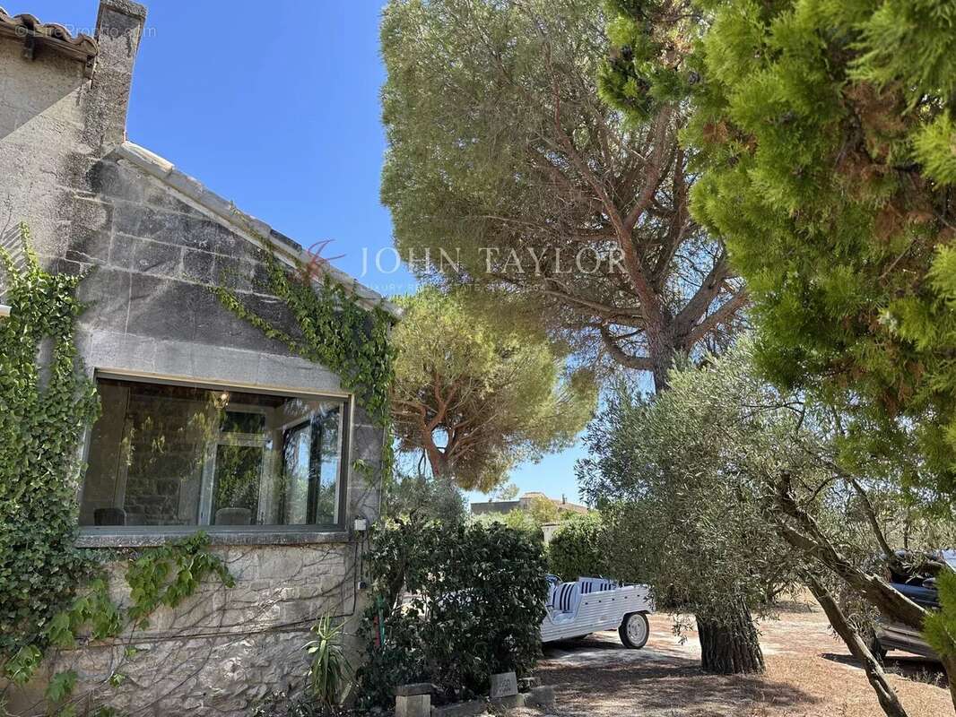 Fontvieille - Maison en pierre avec piscine - photo 3