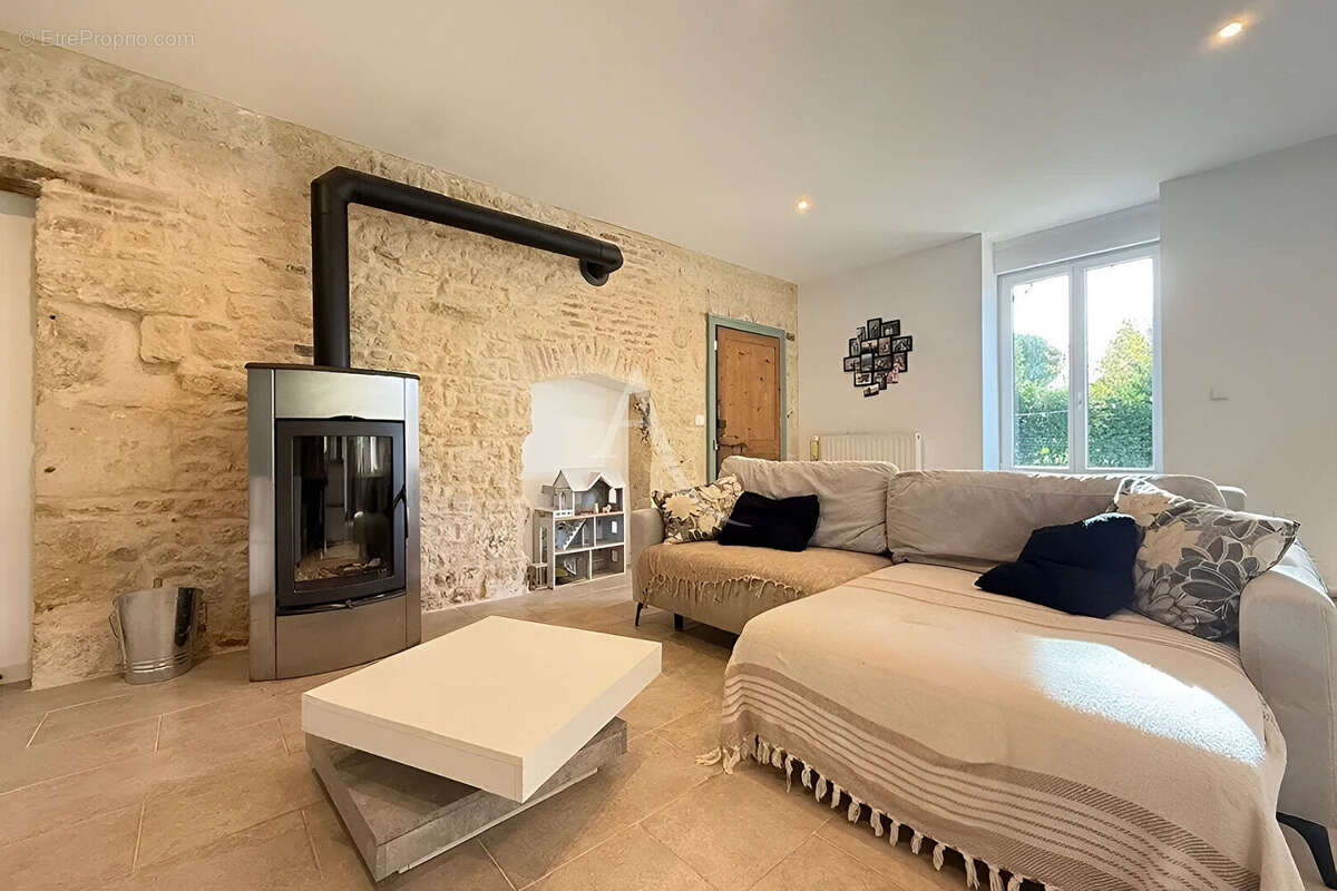 Maison à LA CAILLERE-SAINT-HILAIRE