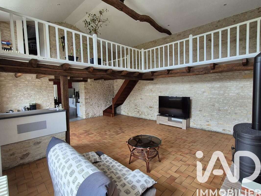 Maison 213 m² à Chouppes  - photo 2