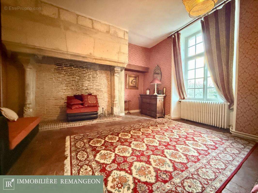 Maison à MEHUN-SUR-YEVRE