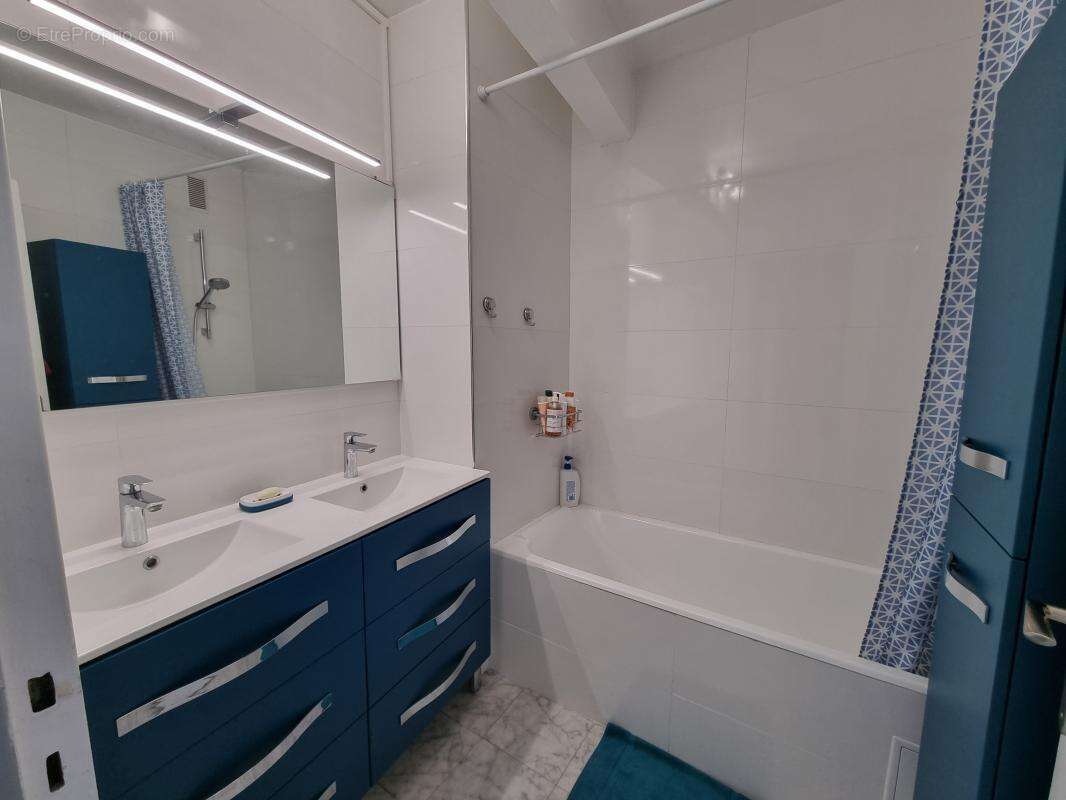 Appartement à LEVALLOIS-PERRET