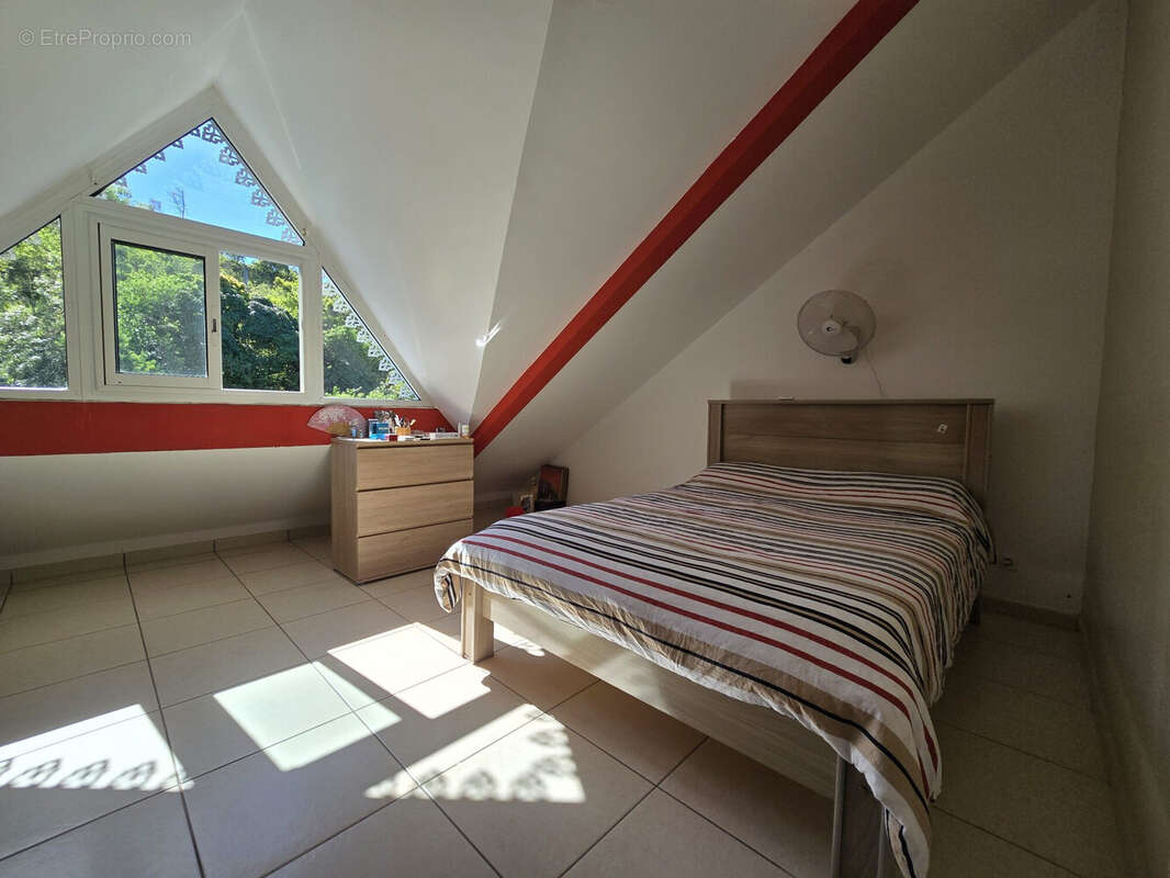 Maison 180 m² à Entre-Deux  - photo 9