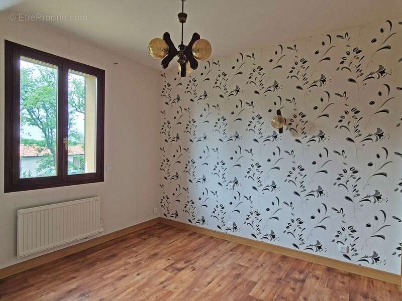 A vendre CRAYSSAC (46) Maison familiale 8 pièces de 200m² habitables - 5 chambres - 2 Vérandas - Terrain de 8000 m² - photo 12