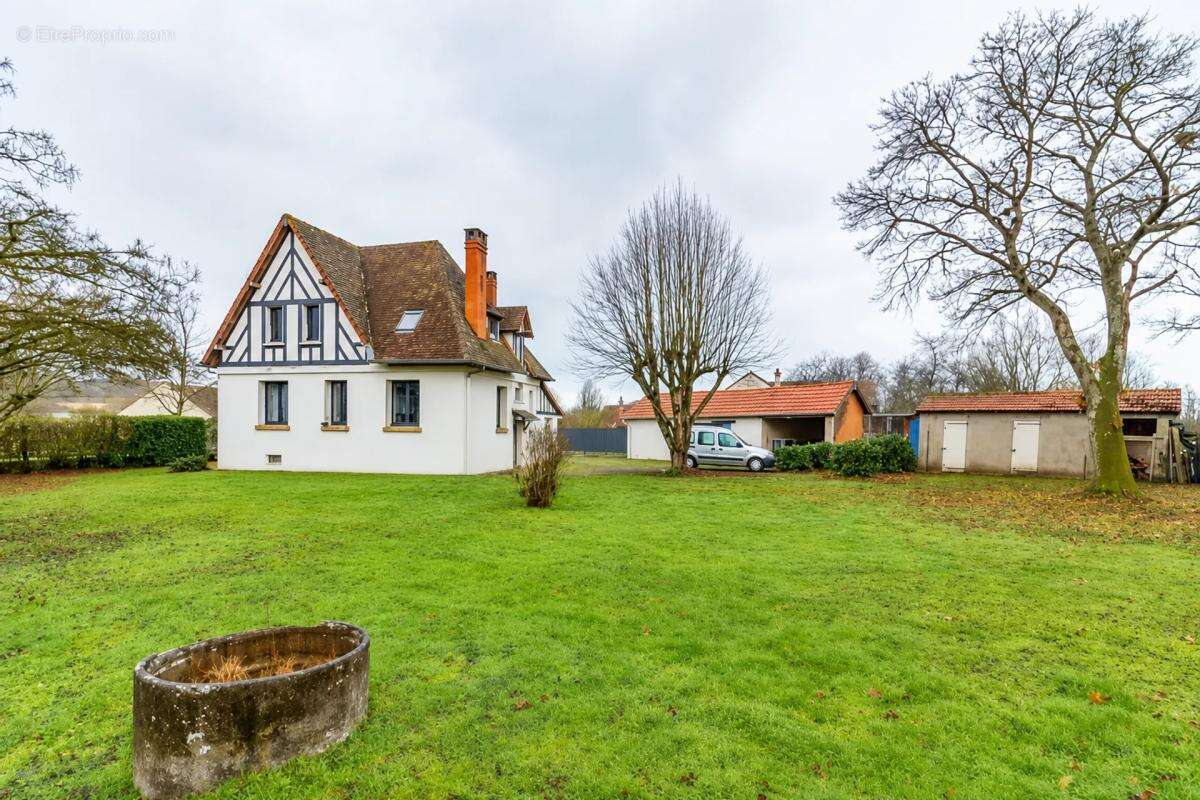 Maison à SAINT-CHRISTOPHE-EN-BAZELLE