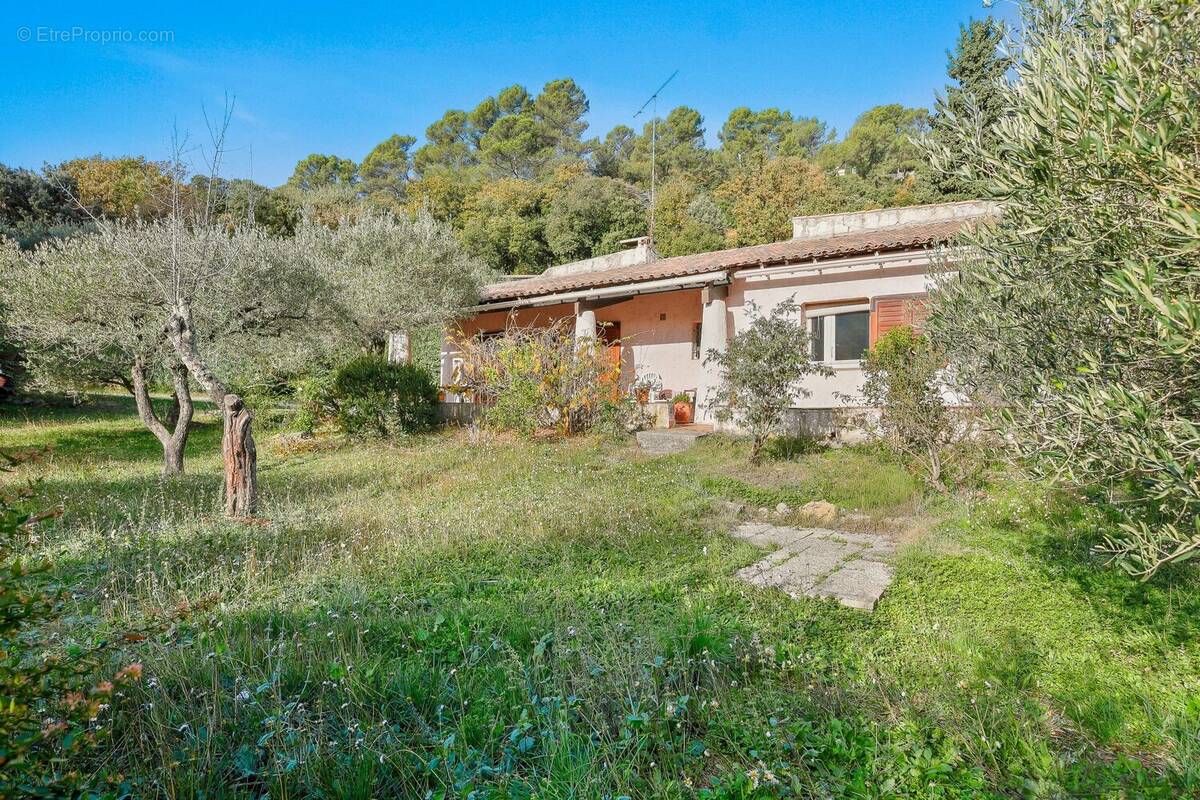 Maison à MEOUNES-LES-MONTRIEUX