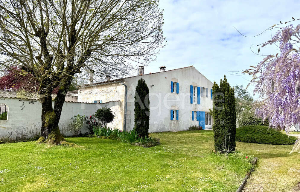 Maison à CHAILLEVETTE