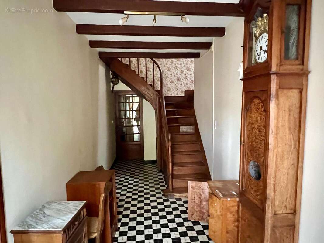 Maison 262 m² à Saint-Loup  - photo 2