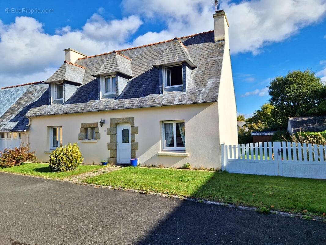 Maison à POULLAN-SUR-MER