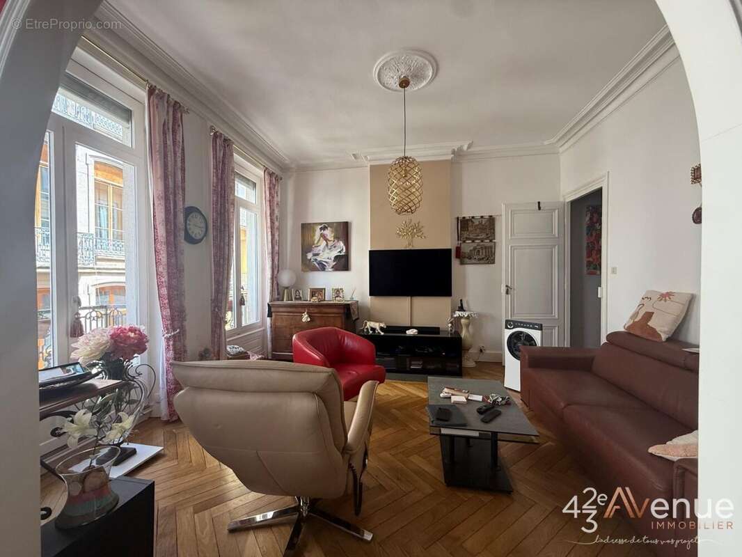 Appartement 115 m² à Saint-Etienne  - photo 4