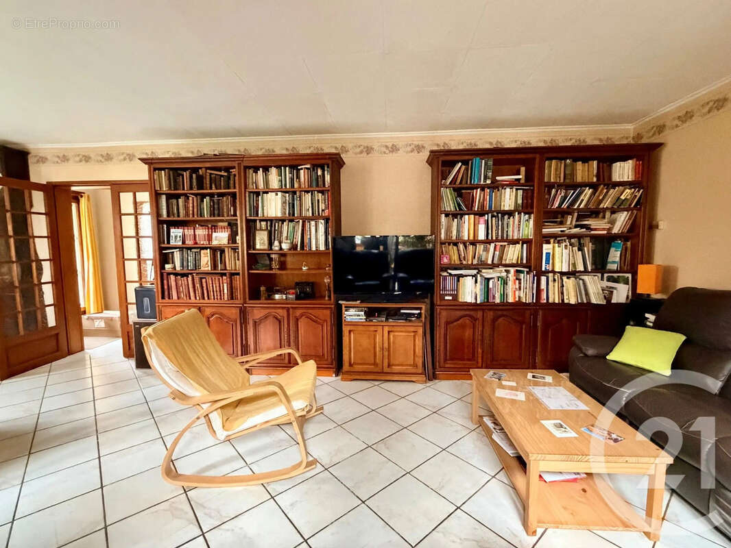 Maison à SAINT-THIBAULT-DES-VIGNES