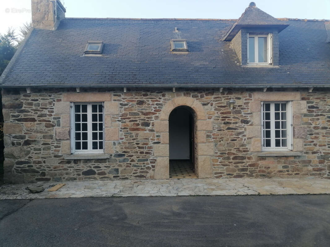 Maison à PLOUGUIEL